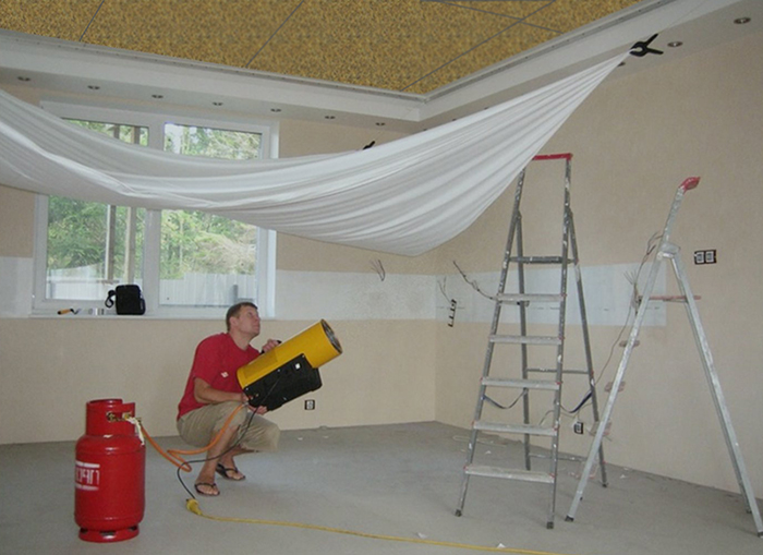Монтаж натяжных потолков в доме из ЛСТК.